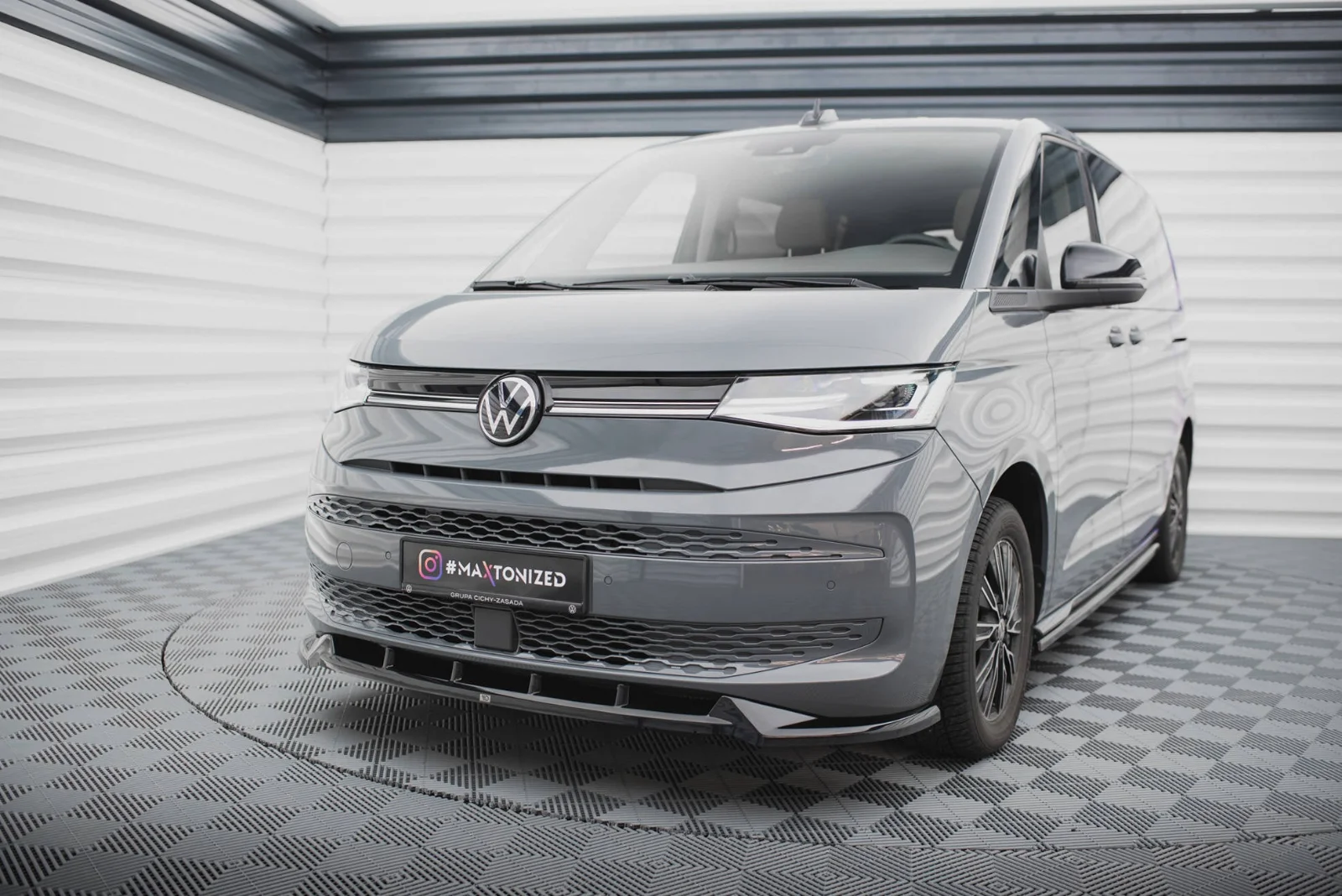 Maxton Design Frontsplitter V.2 für VW Multivan T7 Long – Schwarz glänzend