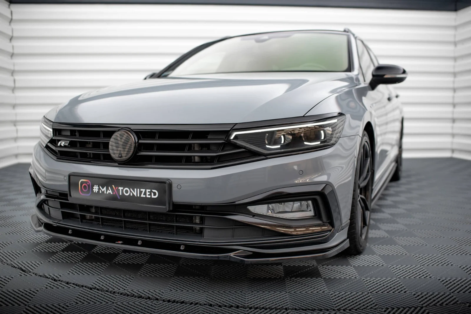 Maxton Design Frontsplitter V.2 für VW Passat R-Line B8 FL – Schwarz glänzend