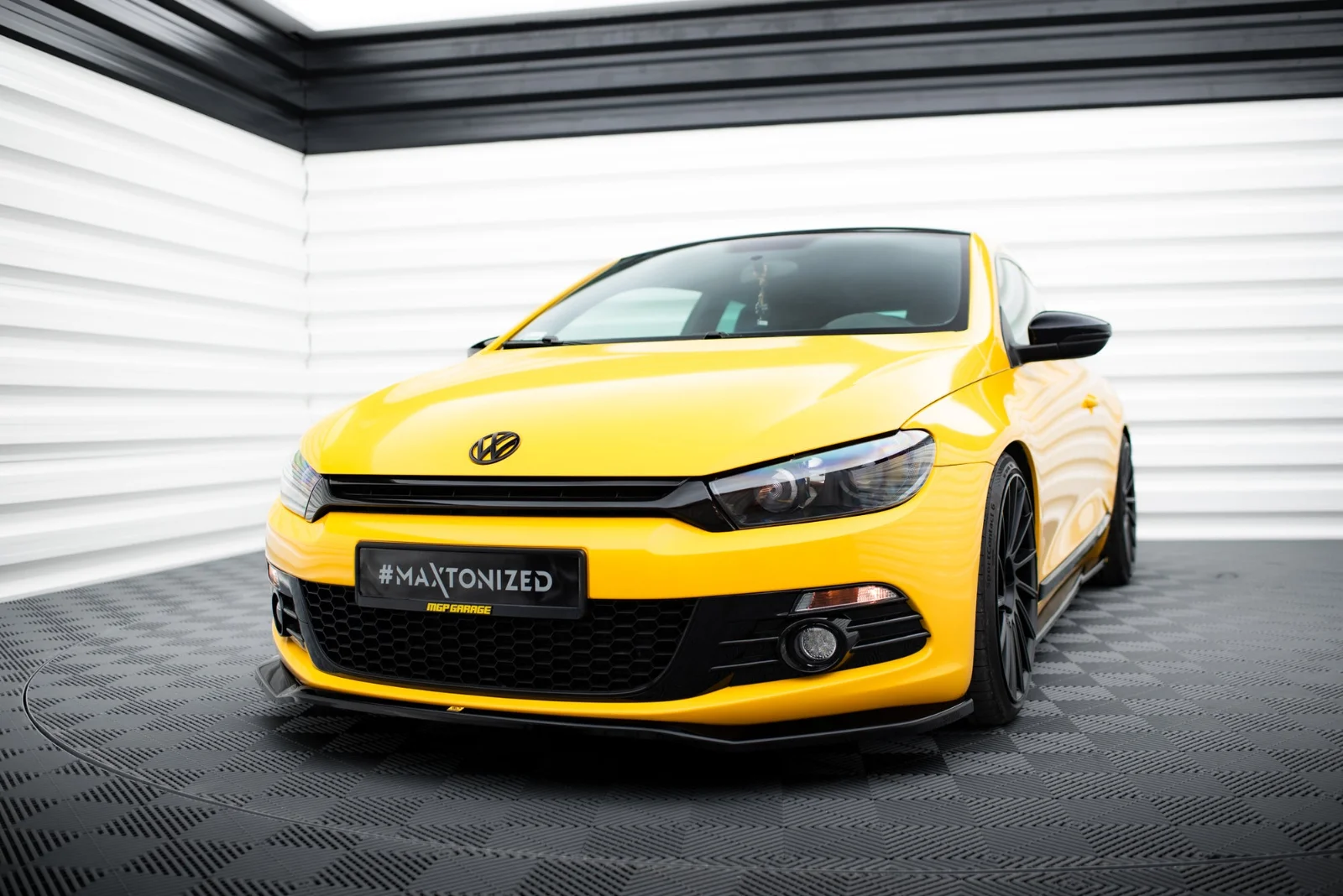 Maxton Design Frontsplitter V.2 für VW Scirocco Mk3 – Schwarz glänzend