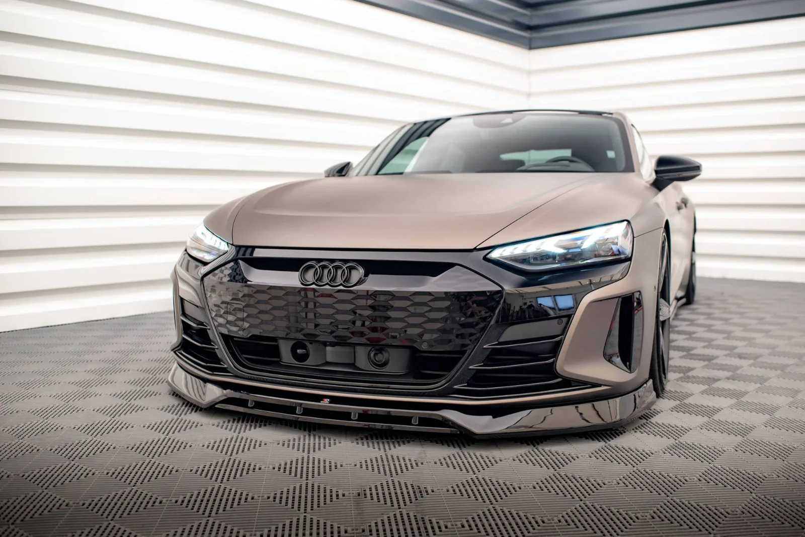 Maxton Design Frontsplitter V.3 für Audi e-Tron GT RS Mk1 – Schwarz glänzend