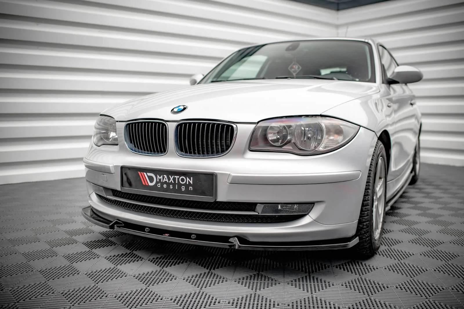 Maxton Design Frontsplitter V.3 für BMW 1er E81 FL – Schwarz glänzend