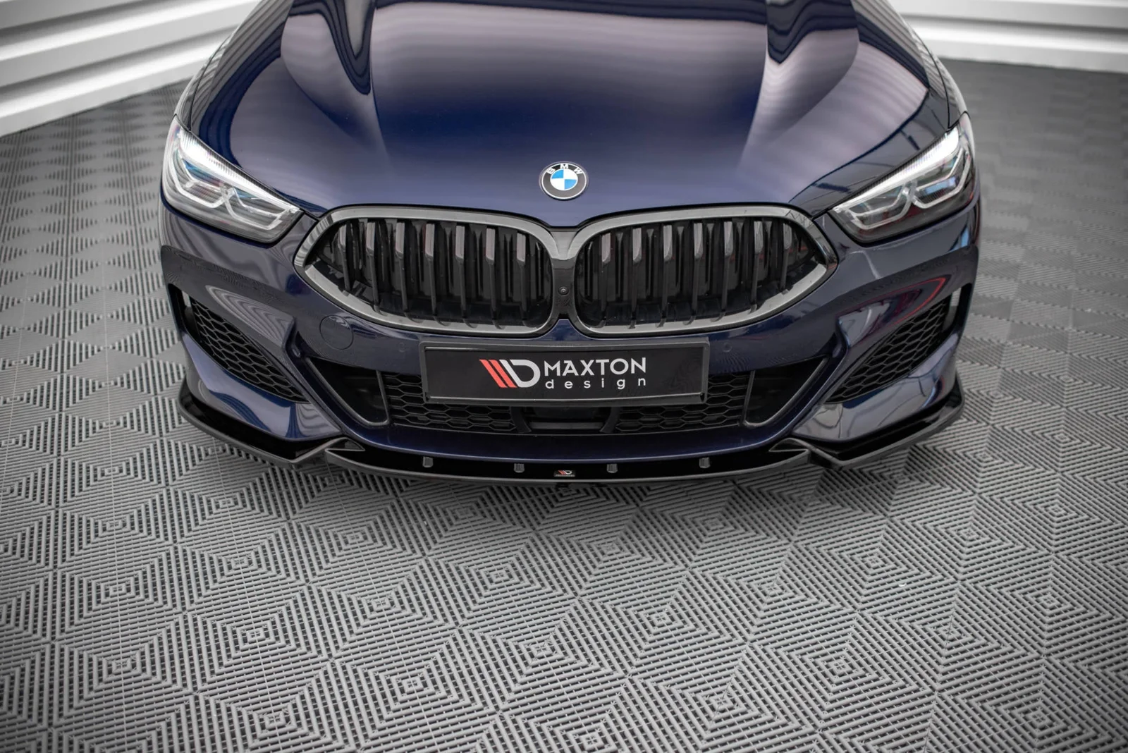 Maxton Frontsplitter V.3 für BMW 8er G15 8 M-Paket G16 – Schwarz glänzend