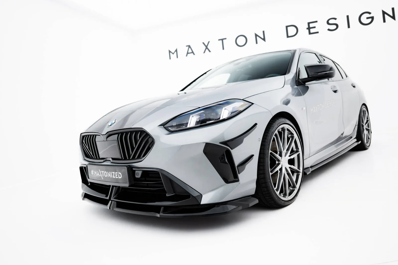 Maxton Frontsplitter V.3 für BMW M135i F70 1er M-Paket – Schwarz glänzend