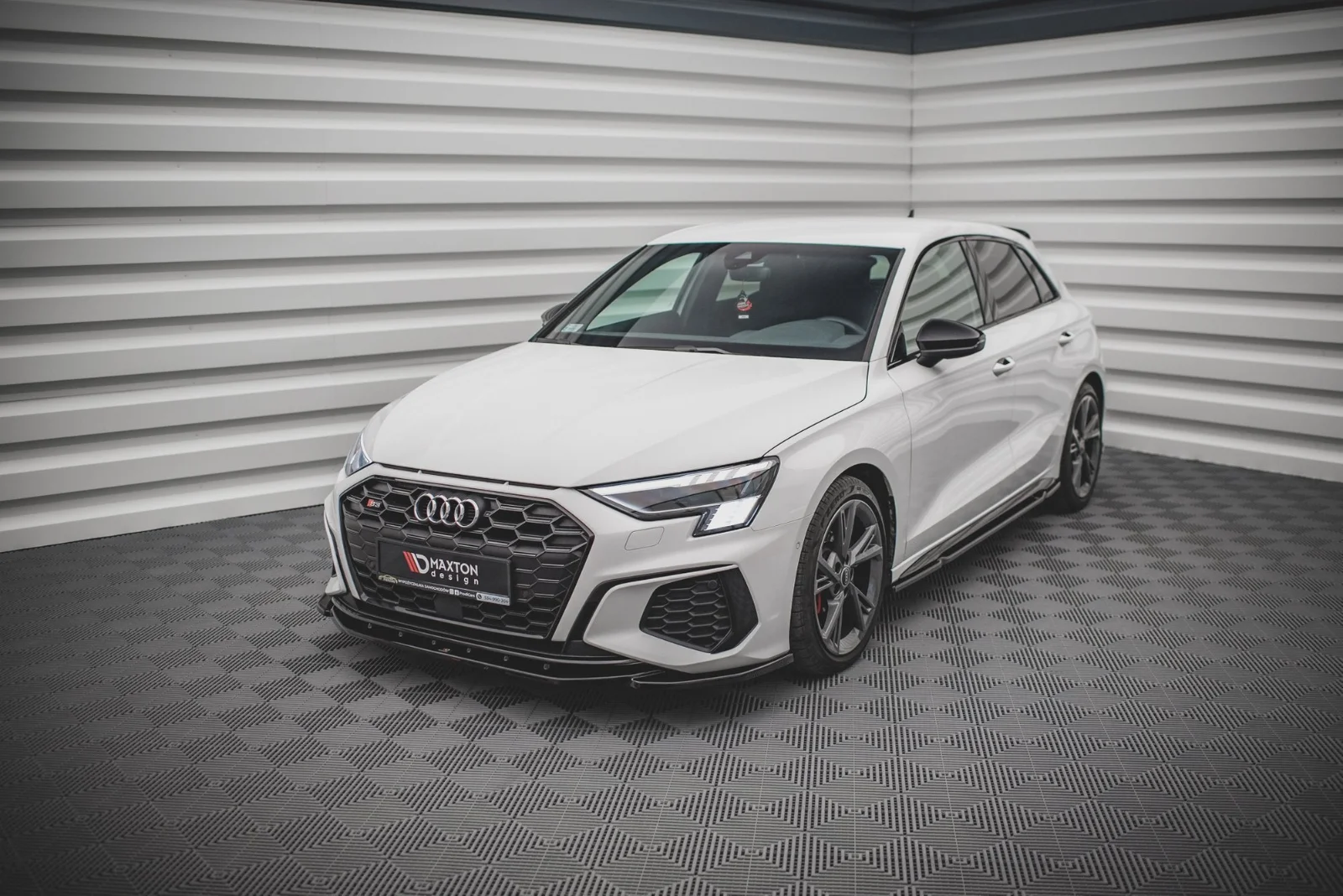 Maxton Design Frontsplitter V.4 für Audi S3 A3 S line 8Y – Schwarz glänzend