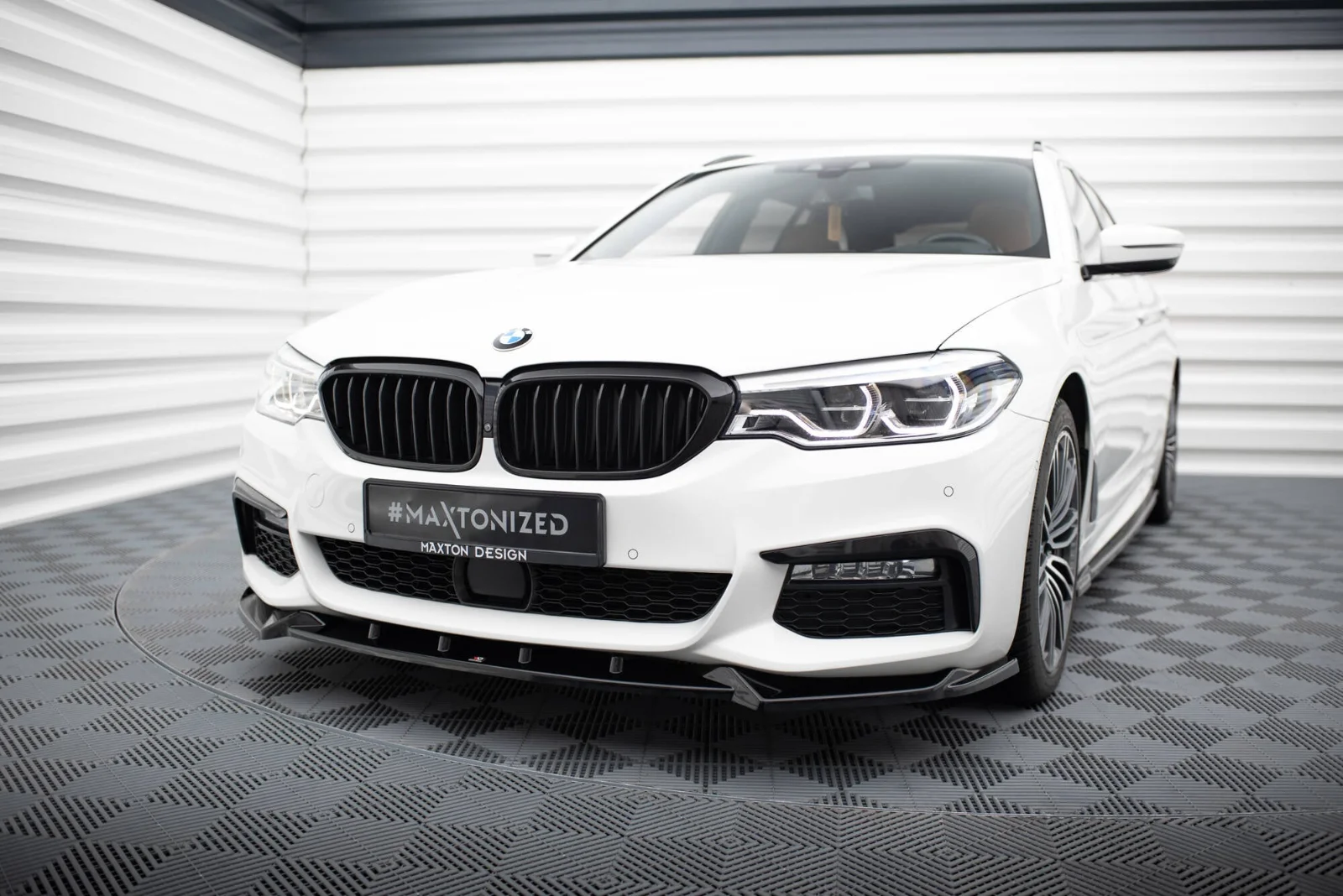 Maxton Frontsplitter V.4 für BMW 5er M-Paket M550d G30 G31 – Schwarz glänzend