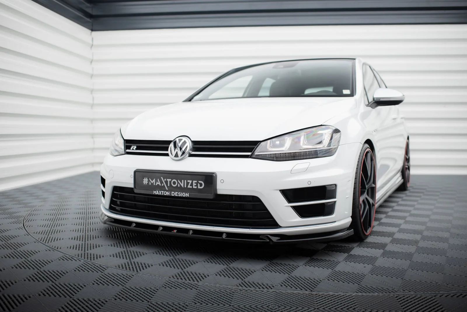 Maxton Design Frontsplitter V.4 für VW Golf 7 R R-Line – Schwarz glänzend