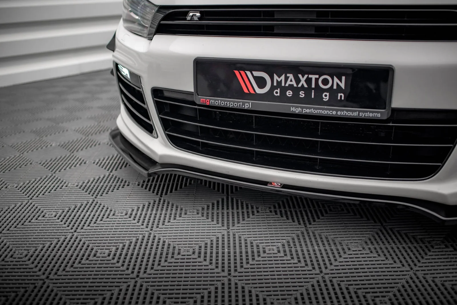 Maxton Design Frontsplitter V.4 für VW Scirocco R Mk3 – Schwarz glänzend