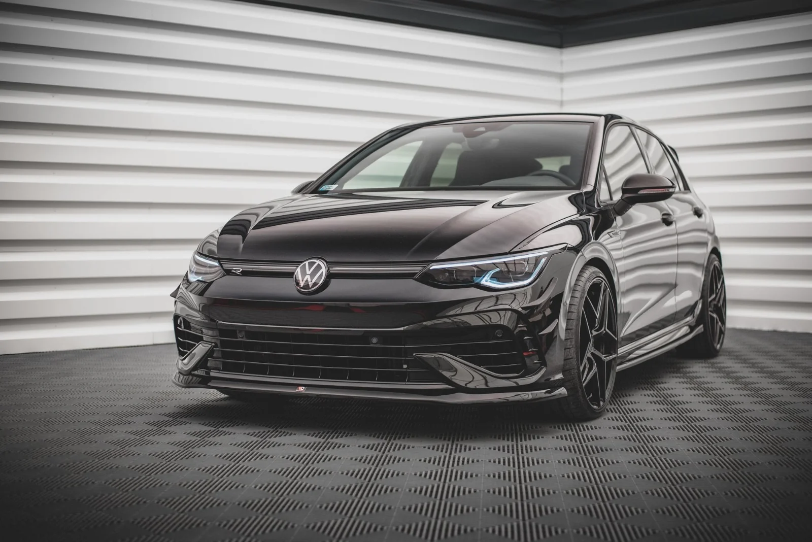 Maxton Design Frontsplitter V.5 für VW Golf 8 R – Schwarz glänzend