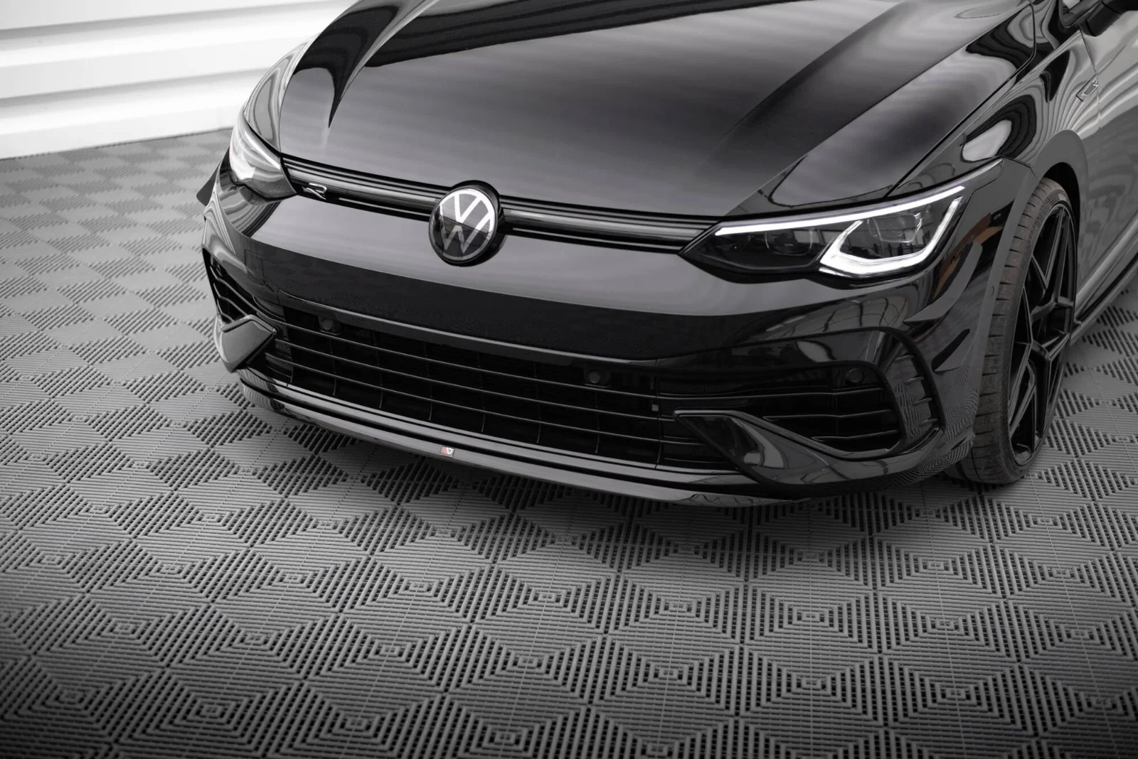 Maxton Design Frontsplitter V.7 für VW Golf 8 R – Schwarz glänzend