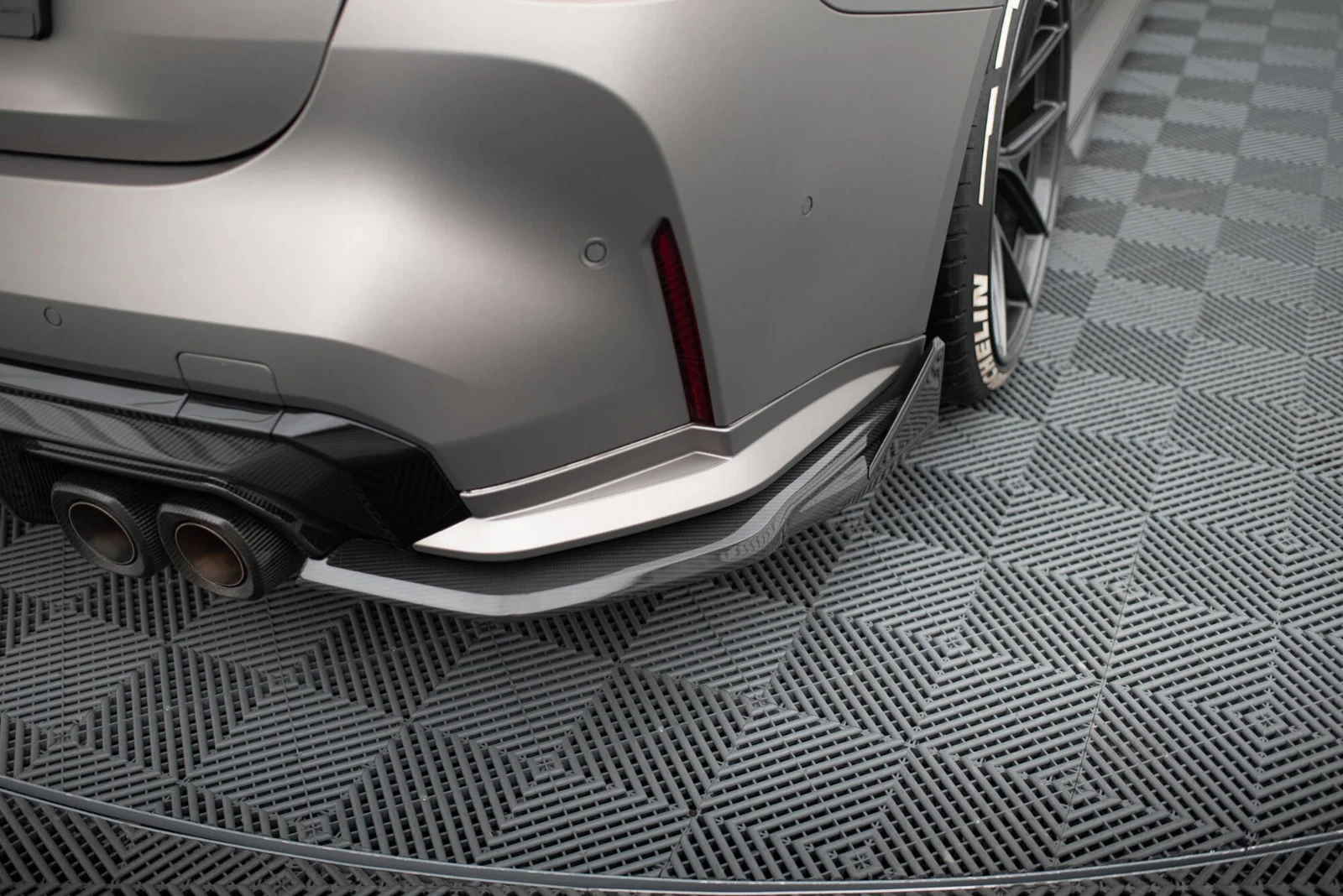 Maxton Design Heck-Flaps für BMW M4 G82 FL – Sichtcarbon (Prepreg)