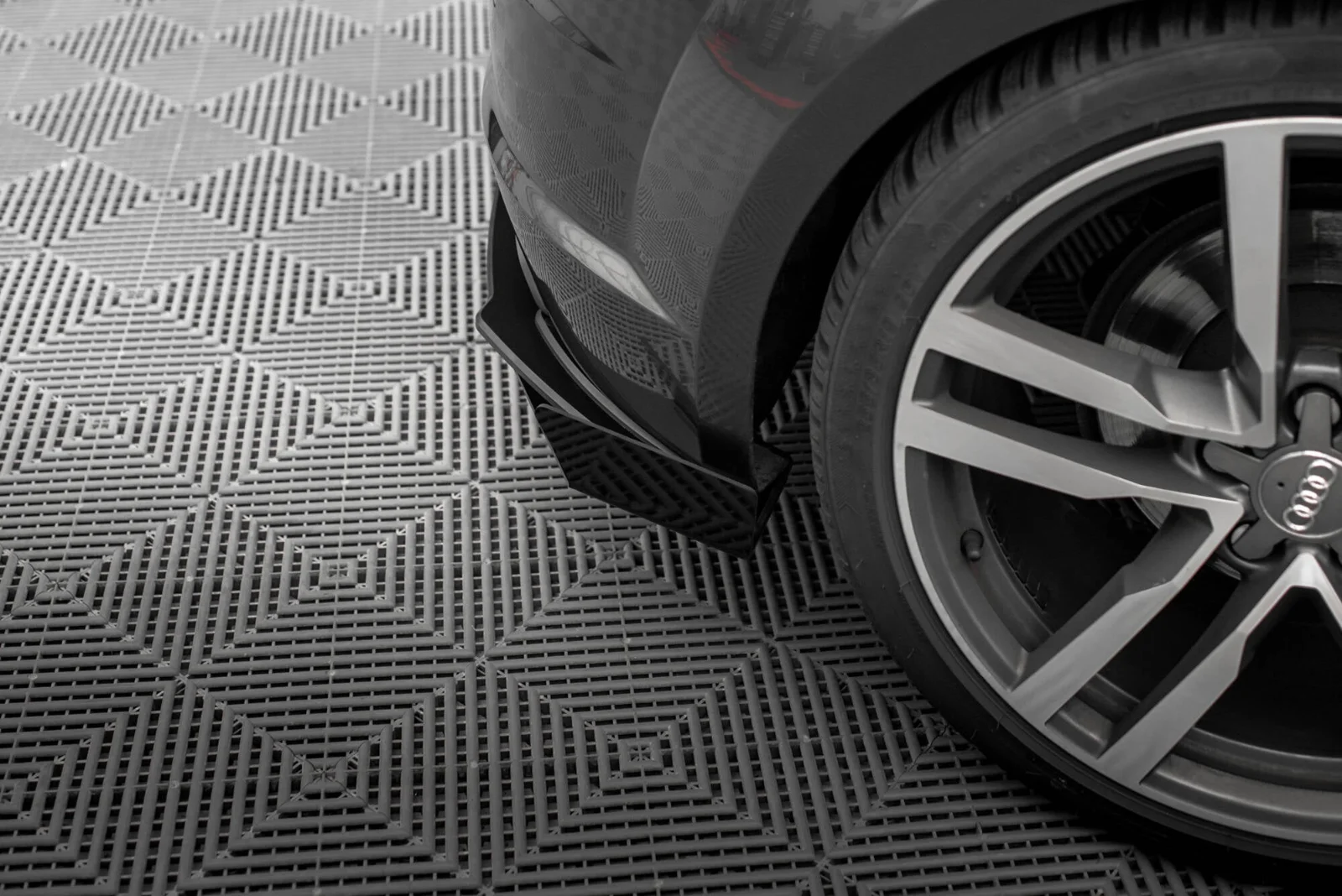 Maxton Design Heck-Seitenflaps für Audi TT S line 8S – Schwarz glänzend/matt