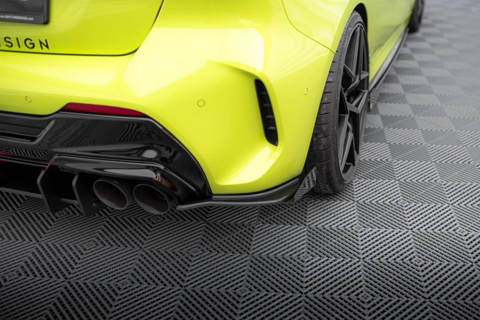 Maxton Heck-Seitenflaps V.2 für BMW 1er F40 M-Paket M135i – Schwarz matt