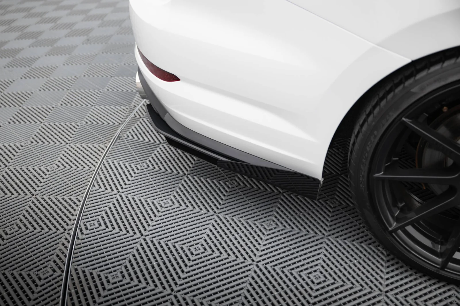 Maxton Design Heck-Seitenflaps für VW Jetta GLI Mk7 – Schwarz matt