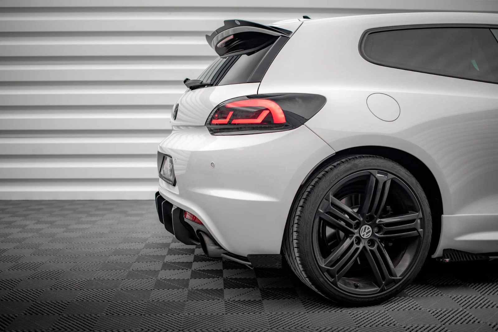 Maxton Design Heck-Seitenflaps für VW Scirocco R Mk3 – Schwarz matt