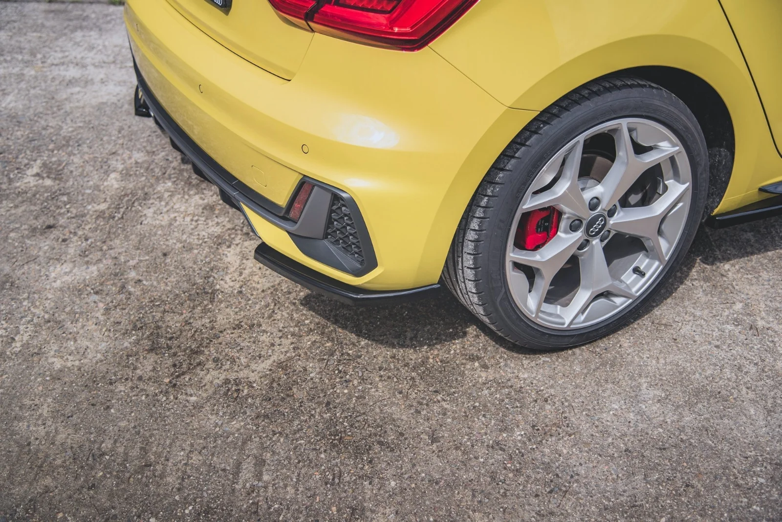 Maxton Design Heck-Seitensplitter für Audi A1 S line GB – Schwarz glänzend