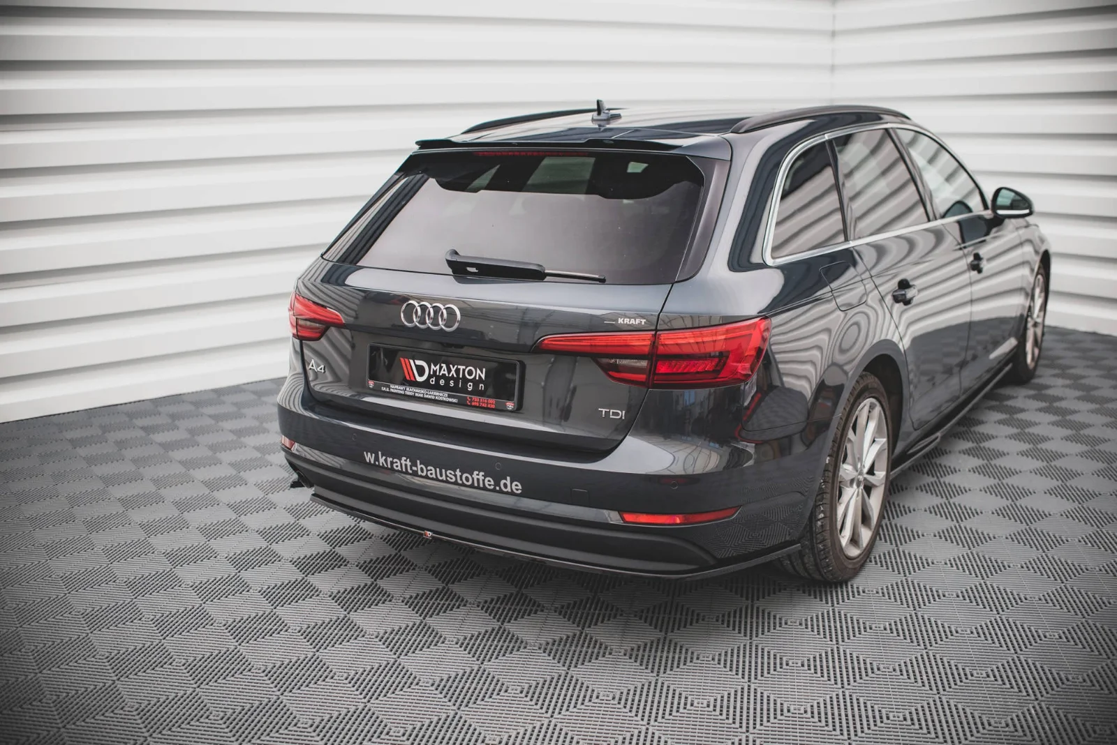 Maxton Design Heck-Seitensplitter für Audi A4 B9 – Schwarz glänzend