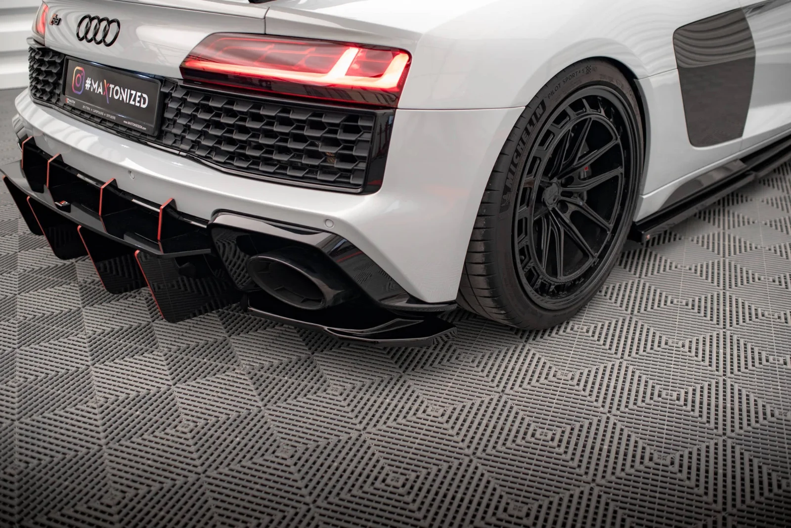Maxton Design Heck-Seitensplitter für Audi R8 Mk2 FL – Schwarz glänzend