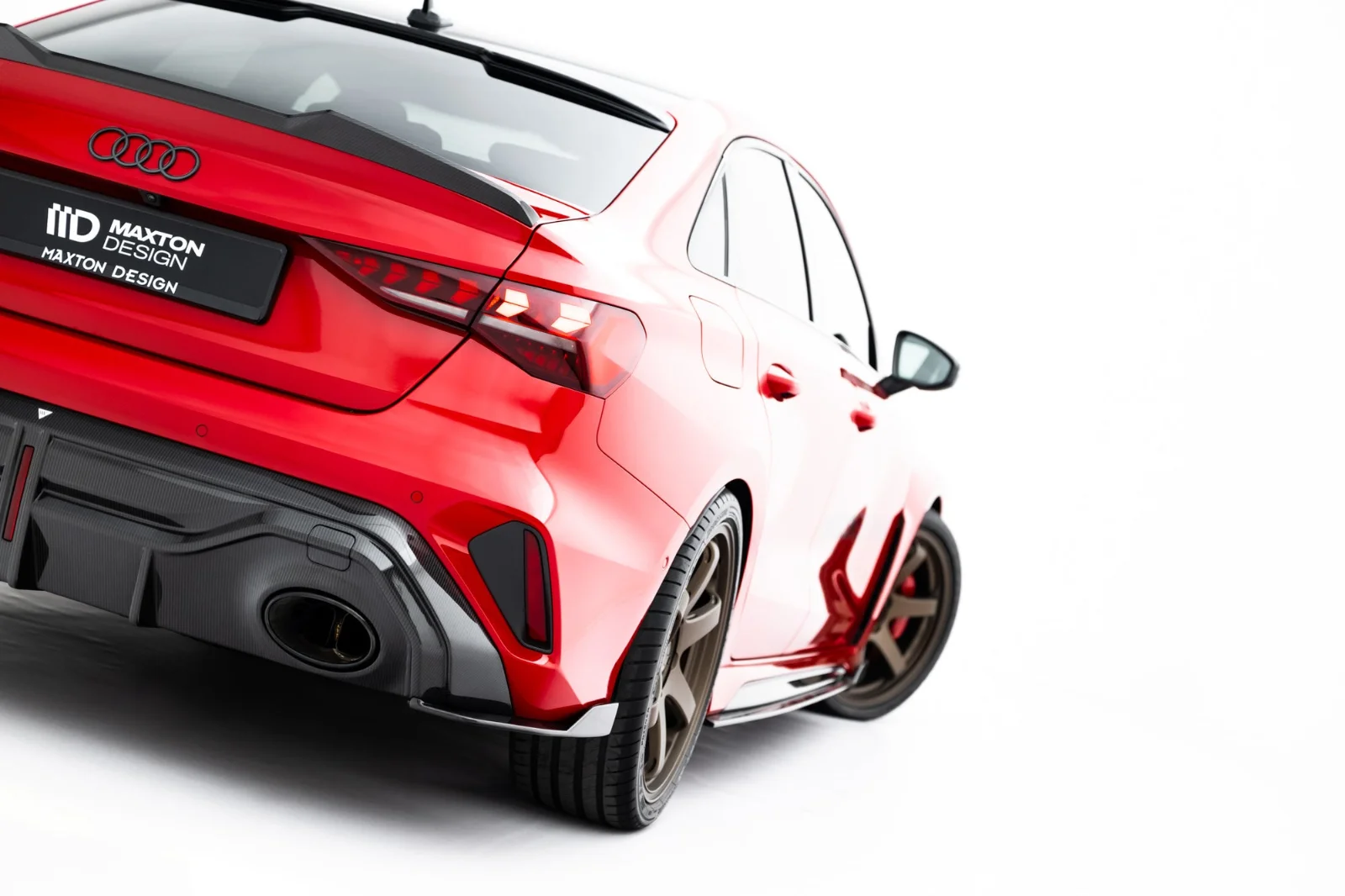 Maxton Design Heck-Seitensplitter für Audi RS3 8Y FL – Sichtcarbon (Prepreg)