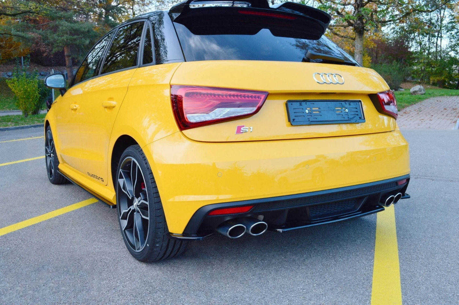Maxton Design Heck-Seitensplitter für Audi S1 8X – Schwarz glänzend