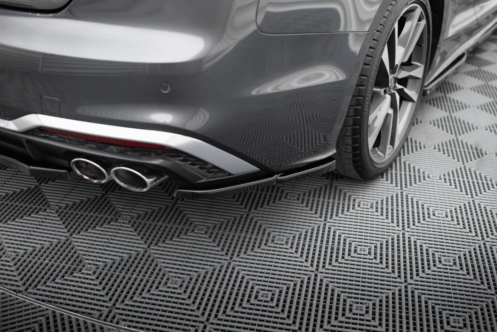 Maxton Design Heck-Seitensplitter für Audi S5 F5 FL – Schwarz glänzend