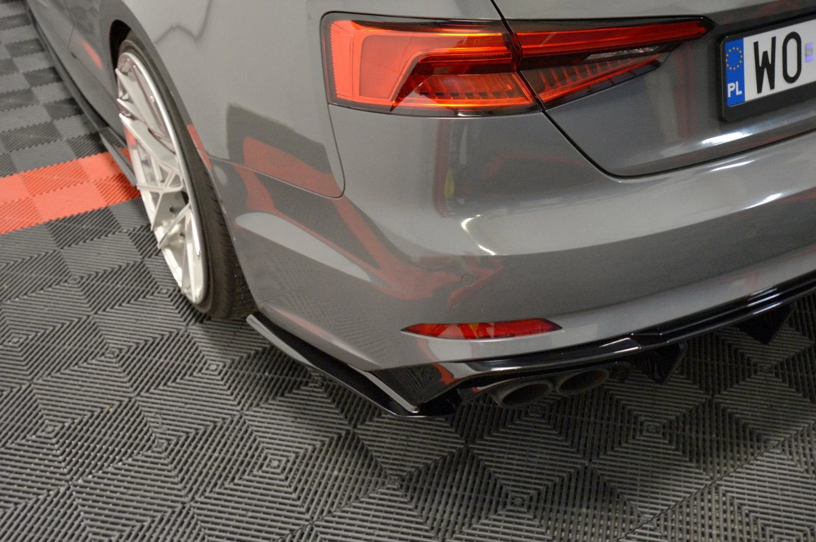 Maxton Design Heck-Seitensplitter für Audi S5 F5 – Schwarz glänzend – AU-S5-2-FRSD1FP