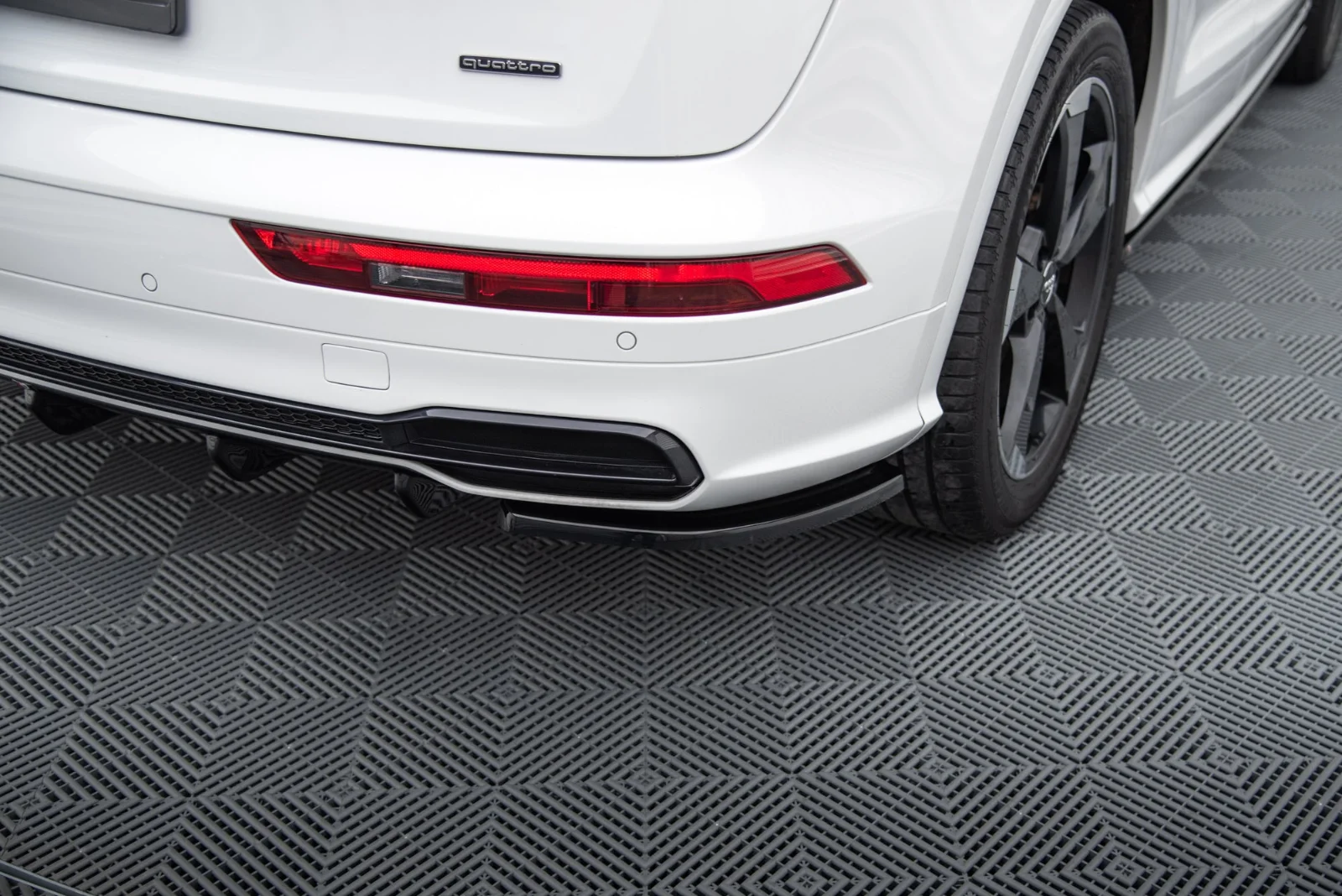 Maxton Design Heck-Seitensplitter für Audi SQ5 Q5 S line Mk2 – Schwarz glänzend