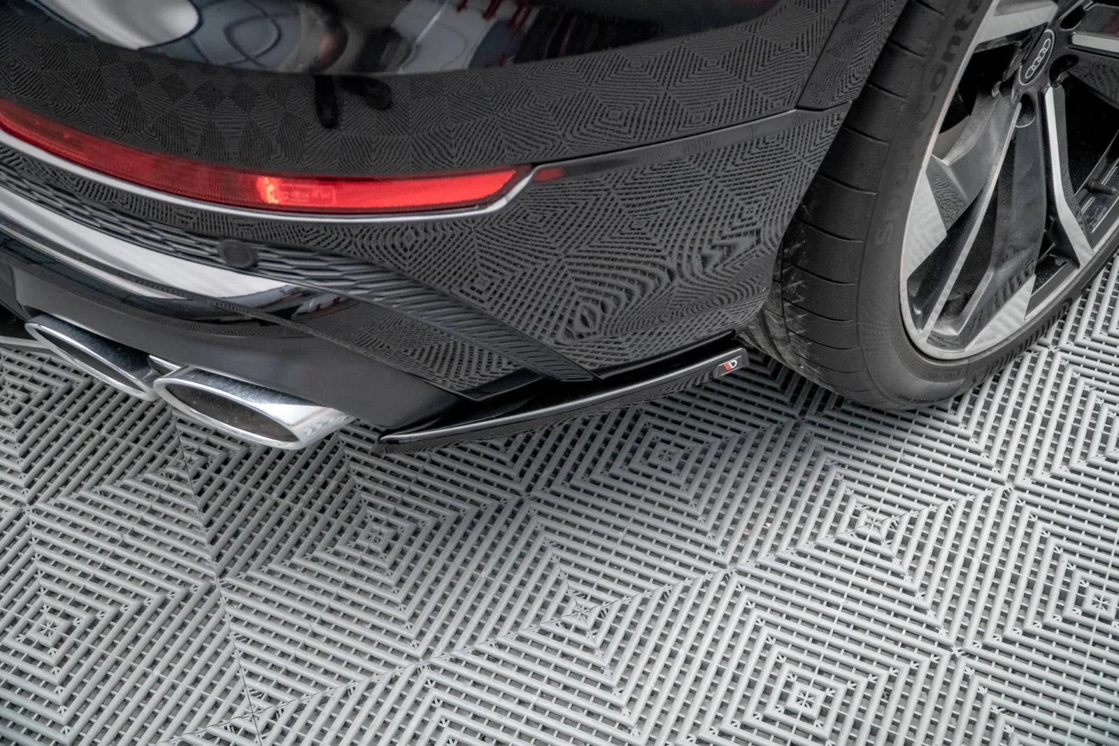 Maxton Design Heck-Seitensplitter für Audi SQ8 Mk1 – Schwarz glänzend