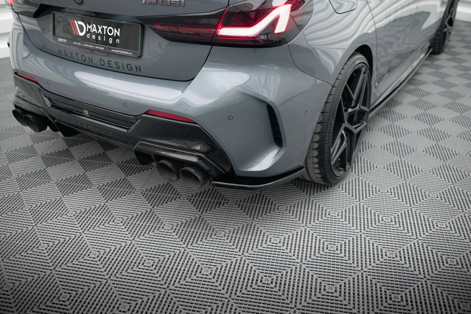 Maxton Heck-Seitensplitter für BMW 1er F40 M-Paket M135i – Schwarz glänzend