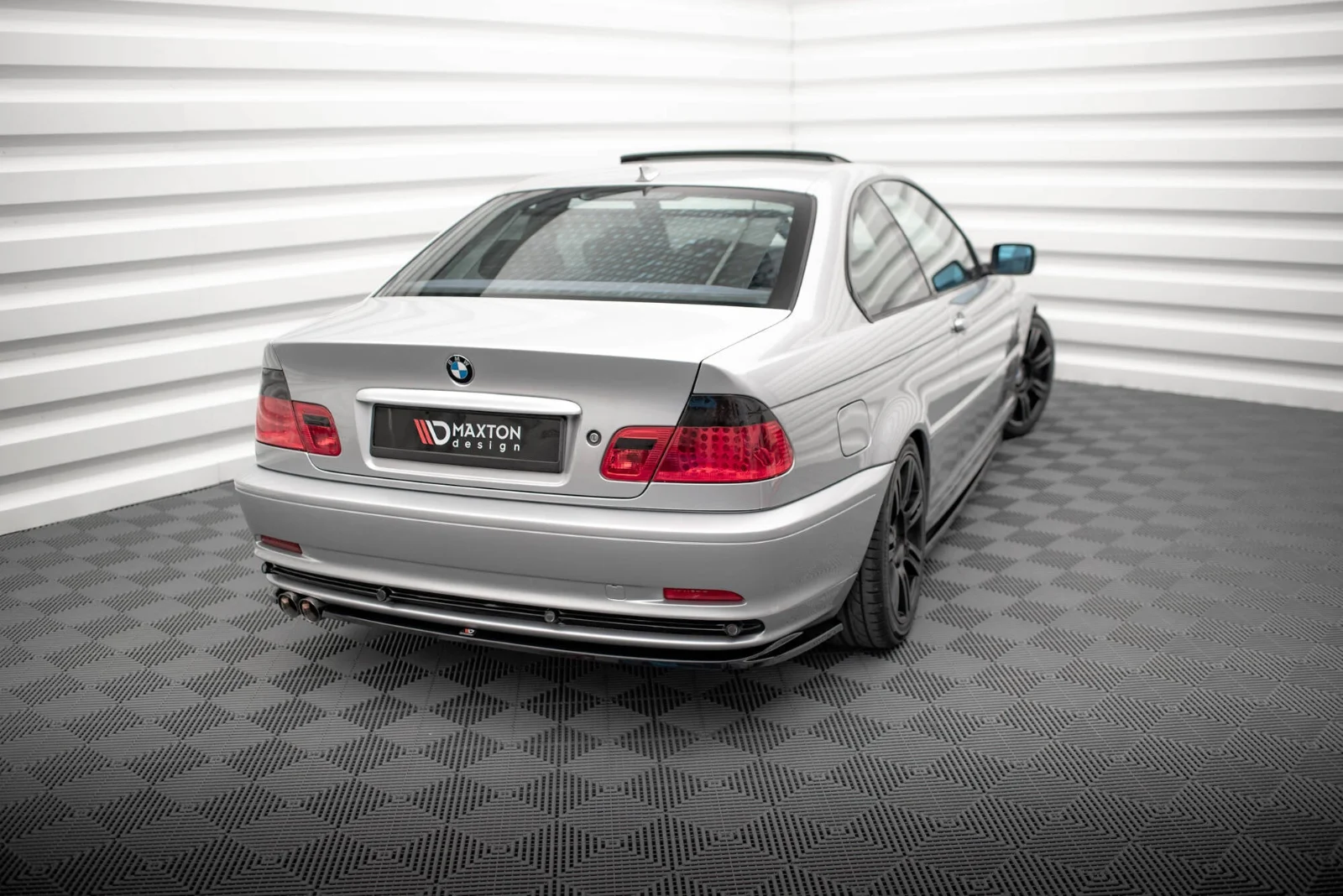 Maxton Design Heck-Seitensplitter für BMW 3er E46 – Schwarz glänzend