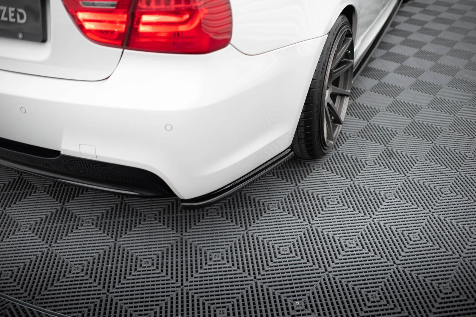 Maxton Design Heck-Seitensplitter für BMW 3er E90 MPACK – Schwarz glänzend