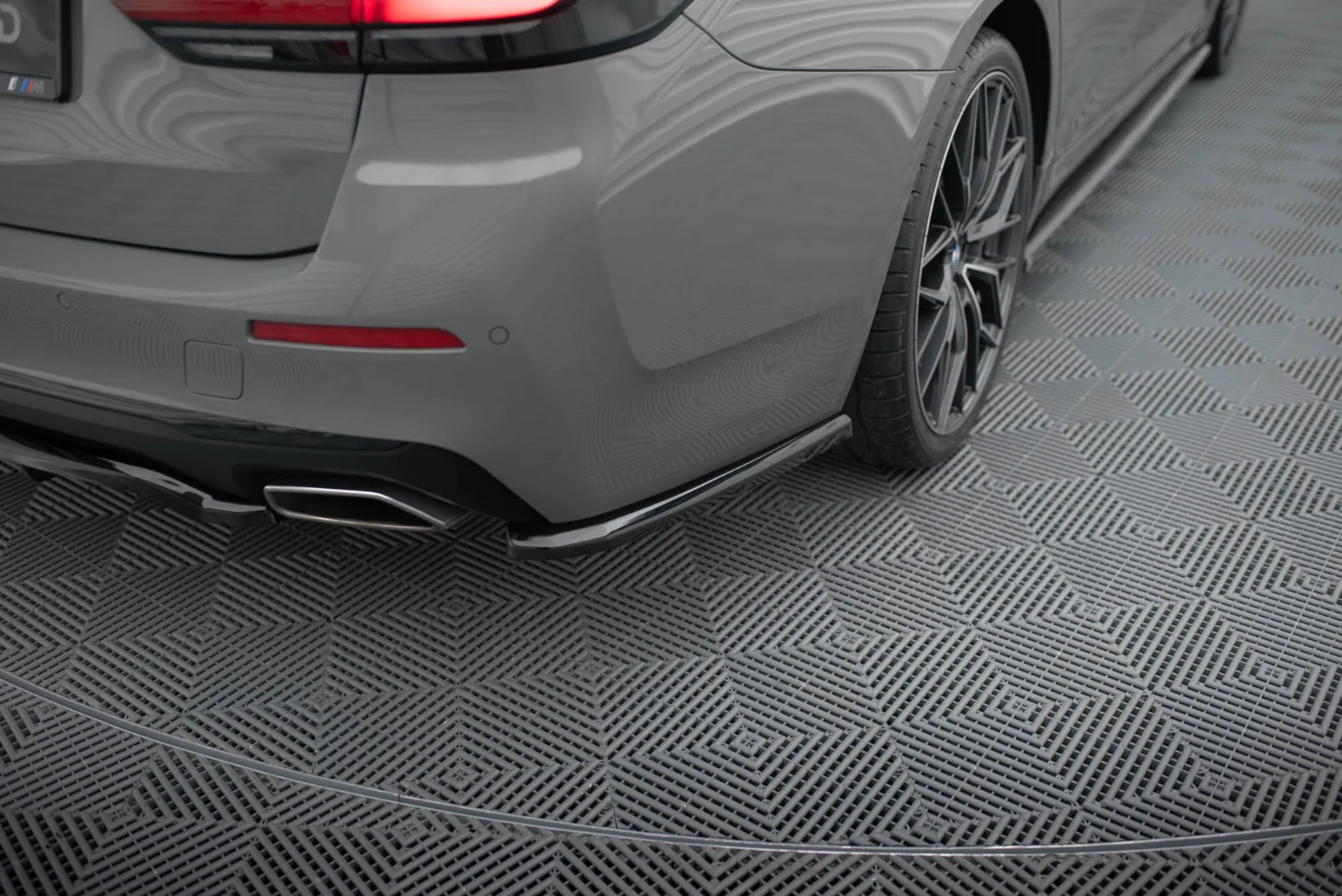 Maxton Design Heck-Seitensplitter für BMW 5er G30 G31 FL – Schwarz glänzend