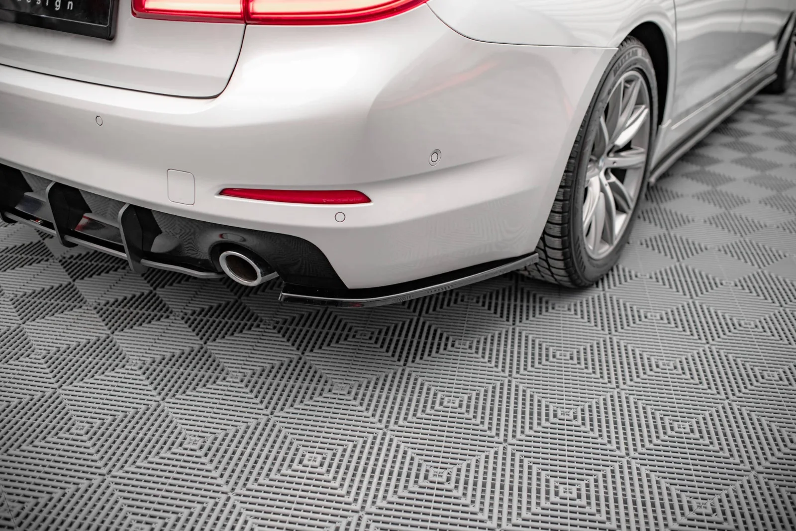 Maxton Design Heck-Seitensplitter für BMW 5er G30 G31 – Schwarz glänzend