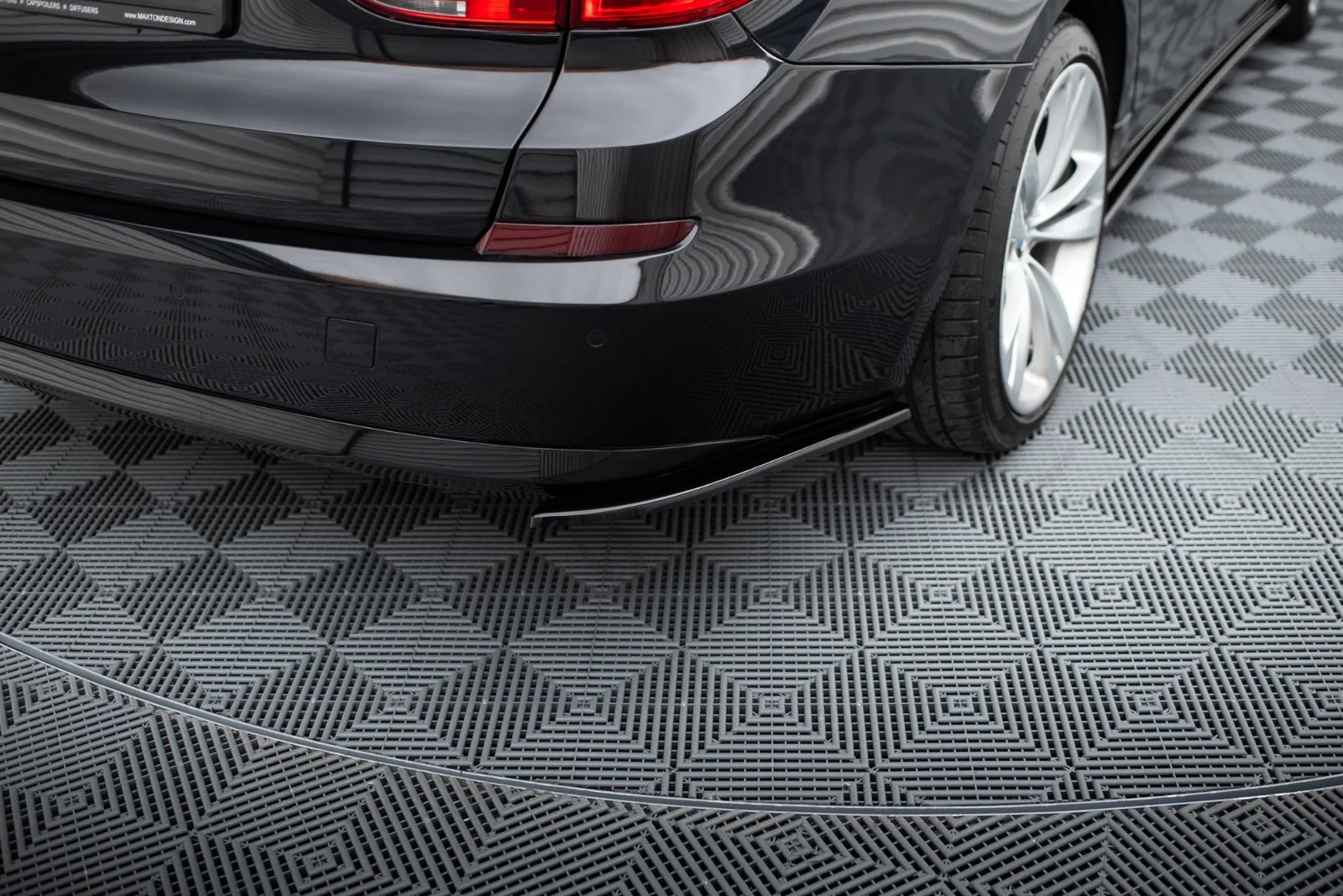 Maxton Design Heck-Seitensplitter für BMW 5er GT F07 – Schwarz glänzend