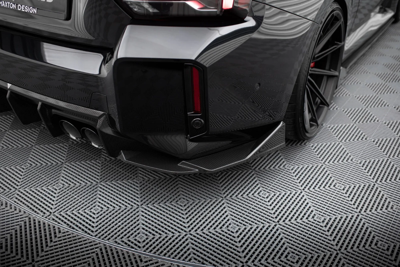 Maxton Design Heck-Seitensplitter für BMW M2 G87 – Sichtcarbon (Prepreg)