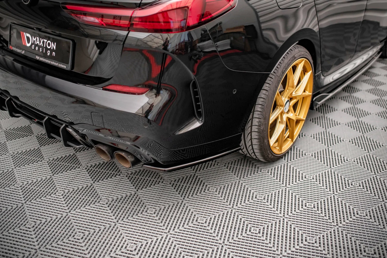 Maxton Design Heck-Seitensplitter für BMW M235i F44 – Schwarz glänzend