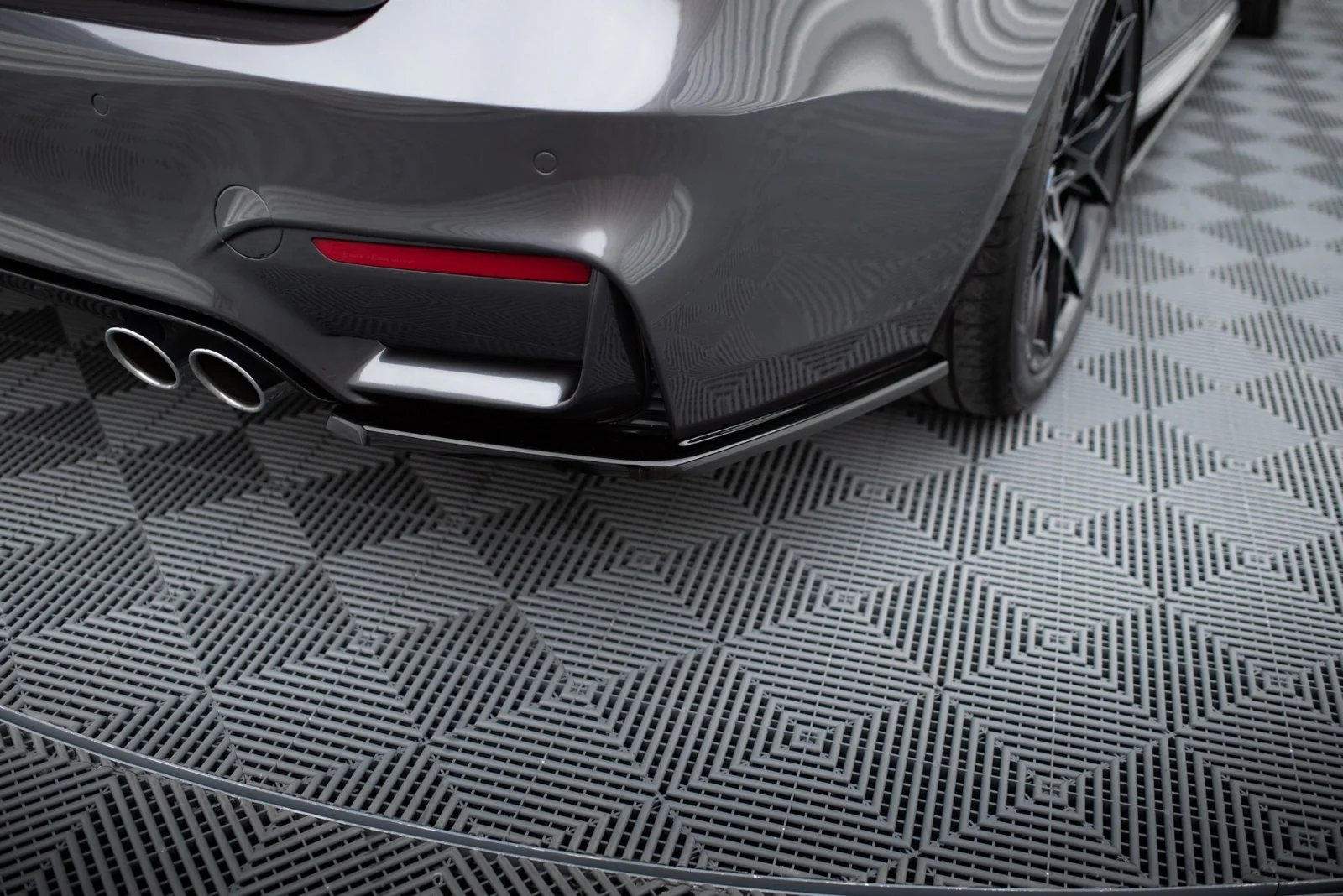 Maxton Design Heck-Seitensplitter für BMW M3 F80 – Schwarz glänzend