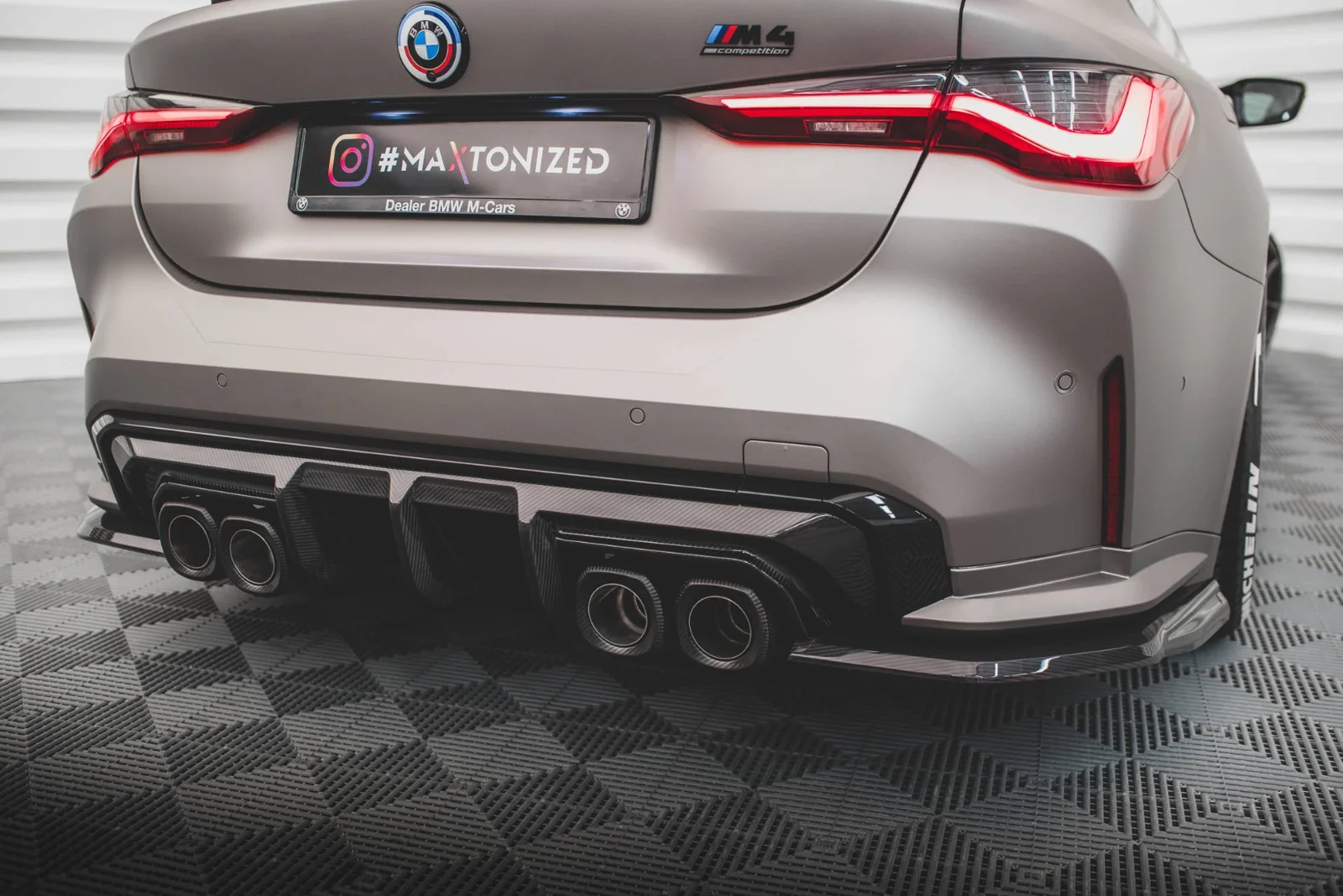 Maxton Design Heck-Seitensplitter für BMW M4 G82 FL – Sichtcarbon (Prepreg)