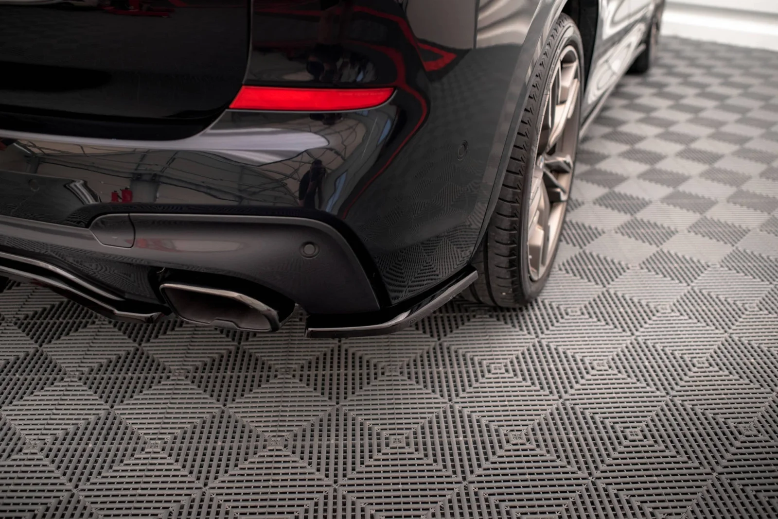 Maxton Design Heck-Seitensplitter für BMW X3 M40i M40d G01 – Schwarz glänzend