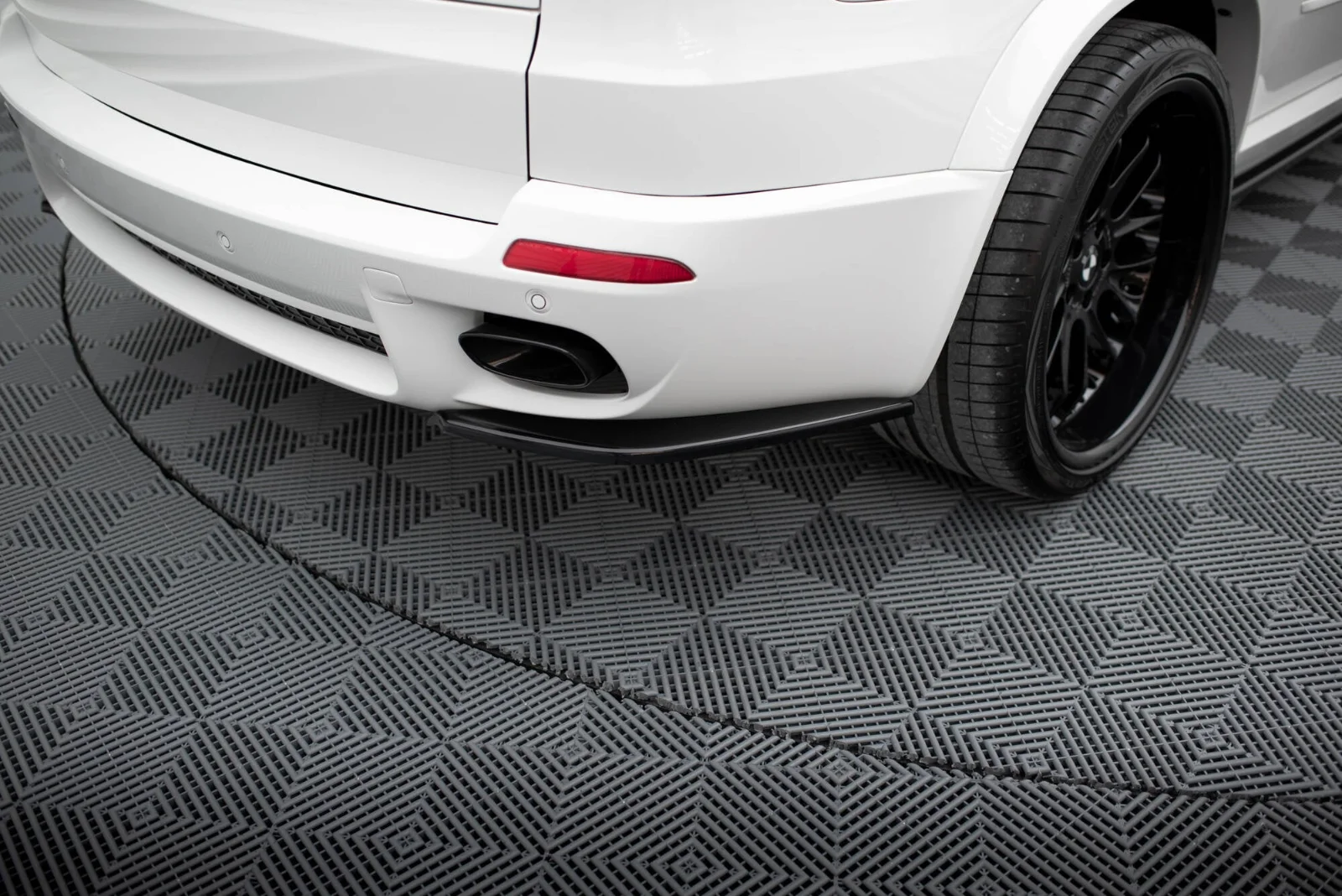 Maxton Design Heck-Seitensplitter für BMW X5 E70 FL M-Paket – Schwarz glänzend