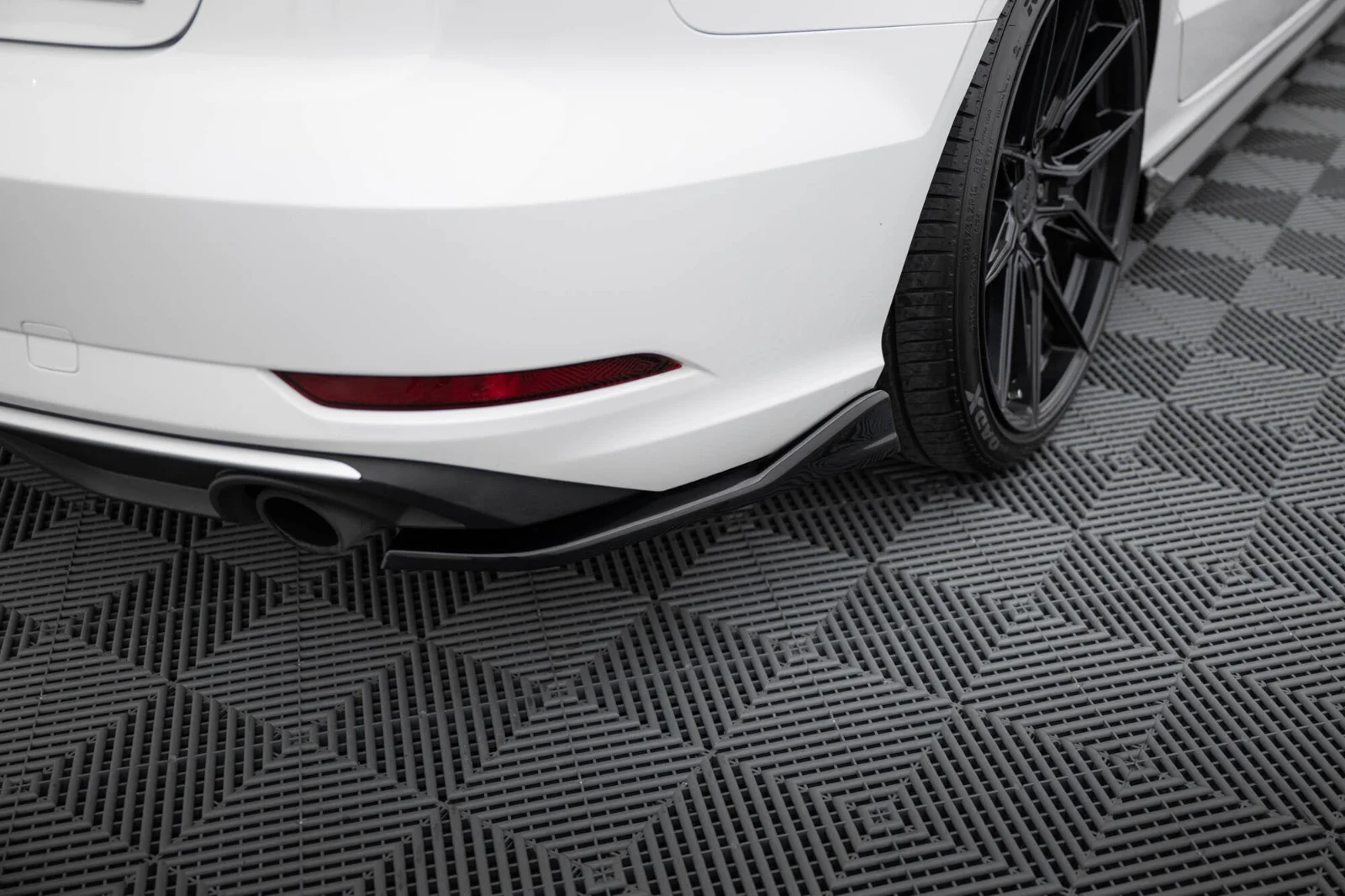 Maxton Design Heck-Seitensplitter V.1 für Audi A3 8V FL – Schwarz glänzend
