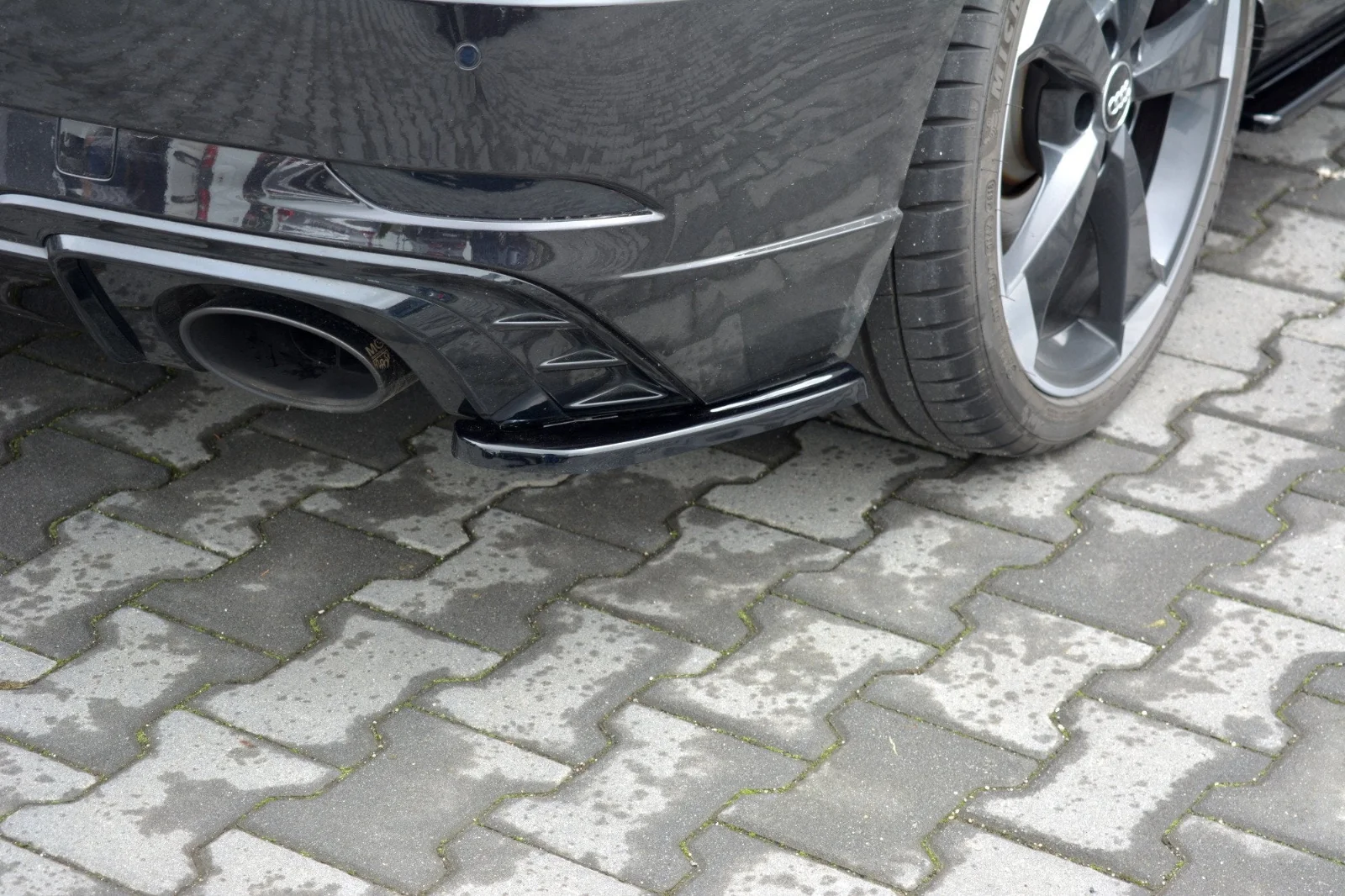 Maxton Design Heck-Seitensplitter V.1 für Audi RS3 8V FL – Schwarz glänzend