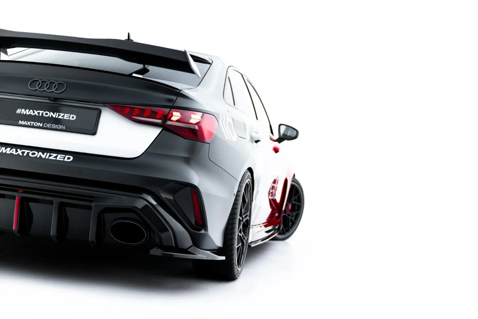 Maxton Design Heck-Seitensplitter V.1 für Audi RS3 8Y FL – Schwarz glänzend – AU-RS3-8YF-S-RSD1G