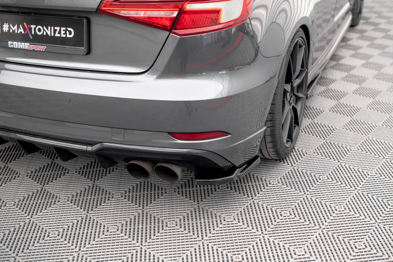 Maxton Design Heck-Seitensplitter V.1 für Audi S3 8V FL – Schwarz glänzend