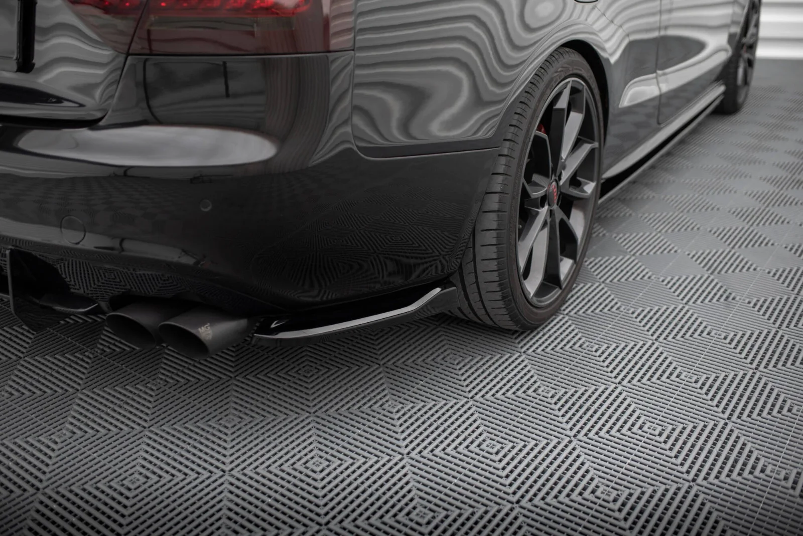 Maxton Heck-Seitensplitter V.1 Audi S5 A5 S line Cabriolet – Schwarz glänzend
