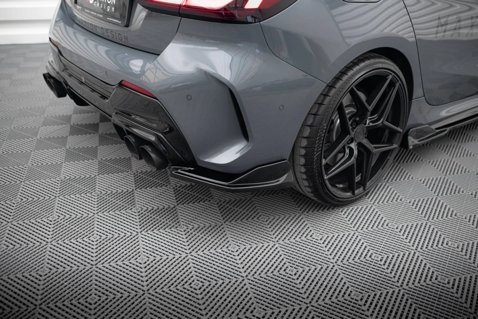 Maxton Heck-Seitensplitter V.1 BMW 1er M-Paket M135i 128ti – Schwarz glänzend