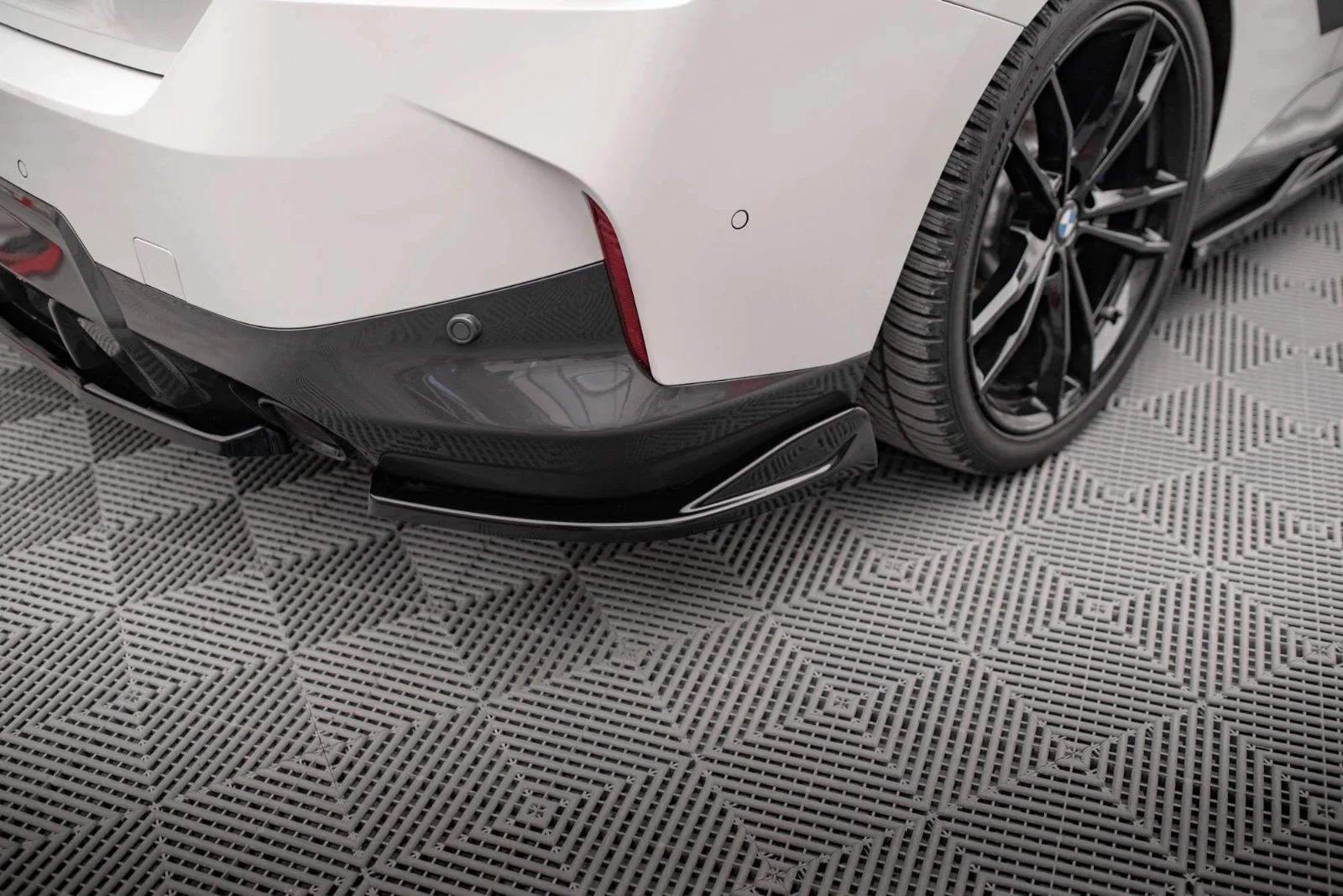 Maxton Heck-Seitensplitter V.1 für BMW 2er M-Paket G42 – Schwarz glänzend