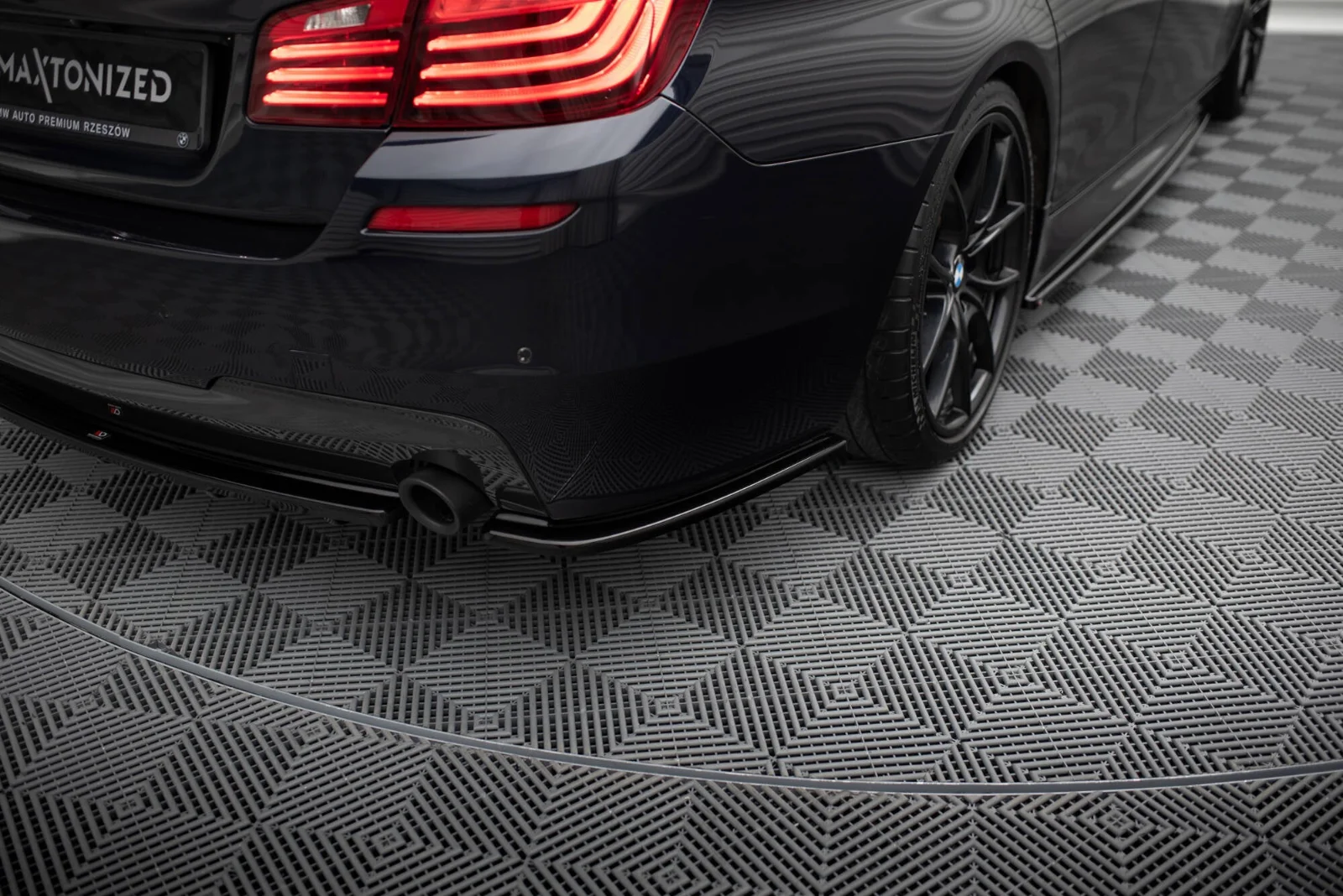Maxton Heck-Seitensplitter V.1 BMW 5er M-Paket F10 F11 (Mit – Schwarz glänzend