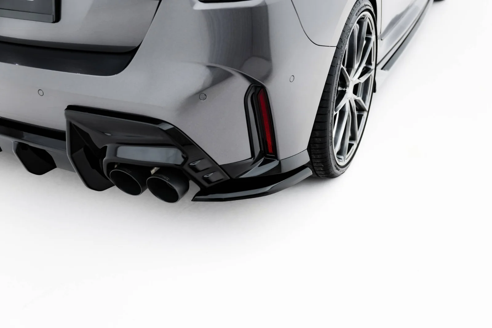Maxton Heck-Seitensplitter V.1 für BMW M135i F70 1er M-Paket – Schwarz glänzend