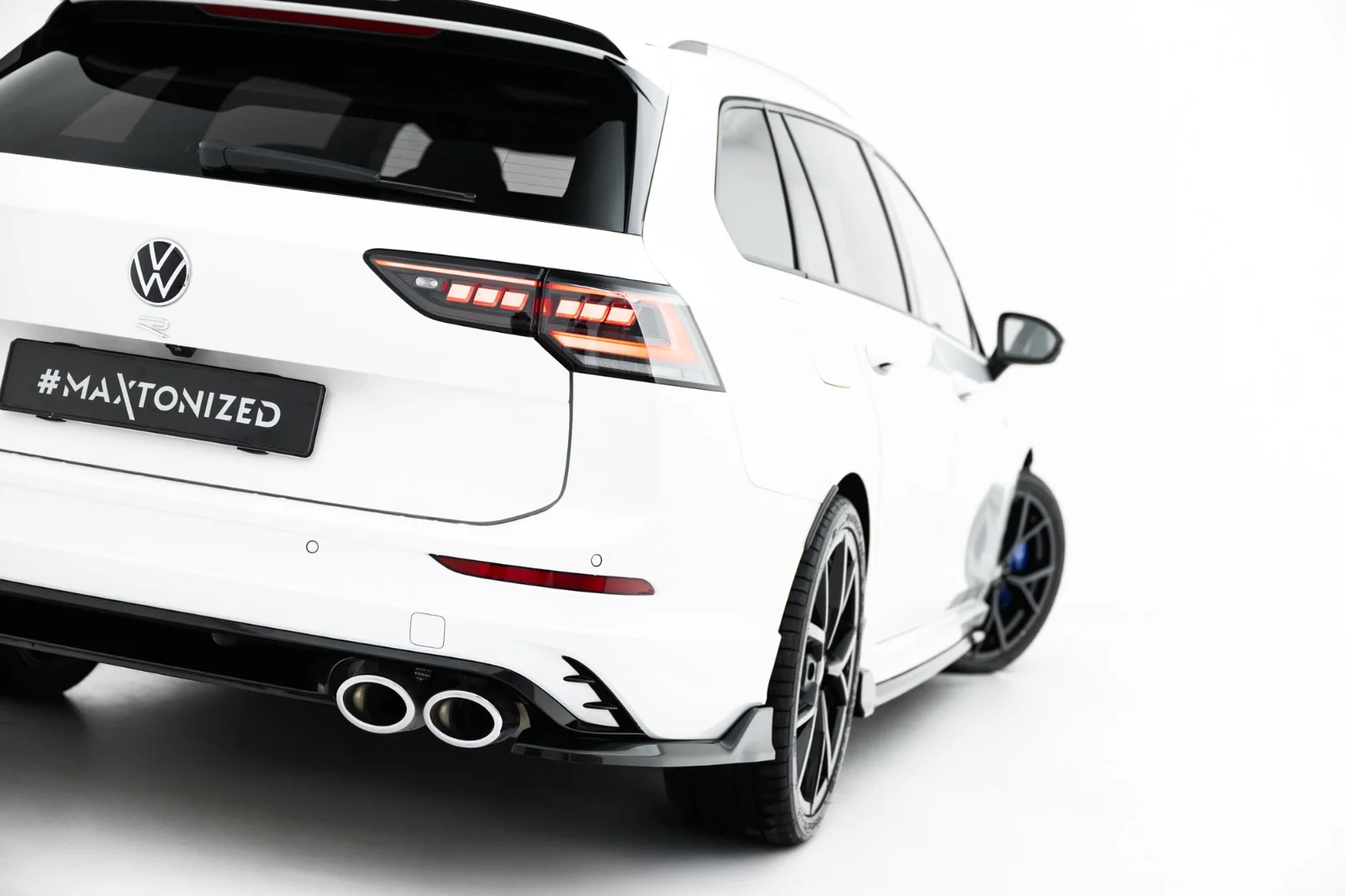 Maxton Design Heck-Seitensplitter V.1 für VW Golf 8 R Mk8 FL – Schwarz glänzend