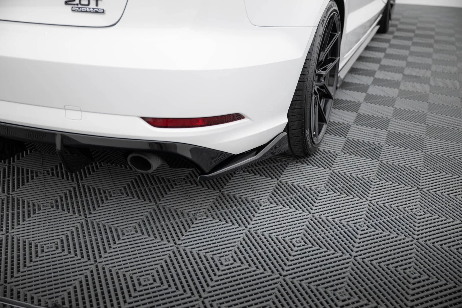 Maxton Design Heck-Seitensplitter V.2 für Audi A3 8V FL – Schwarz glänzend